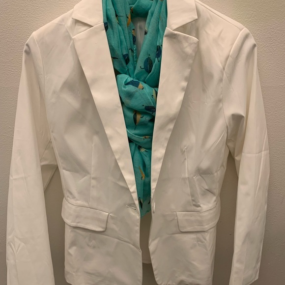 SOLD ✅ White Lightweight Jacket - NWOT -L - Picture 3 of 10